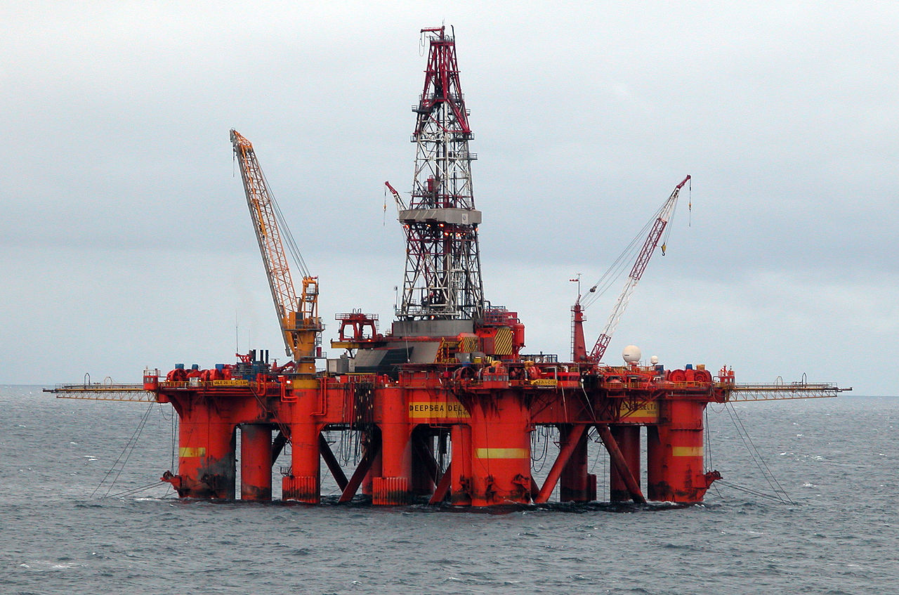 1280px-Oil_platform_in_the_North_Sea